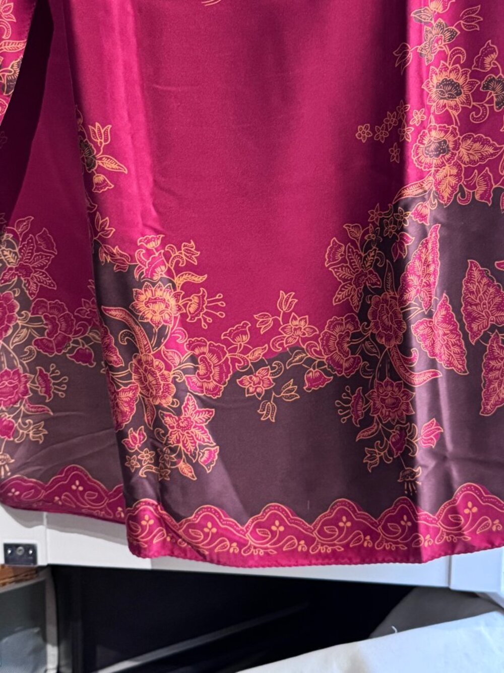 ✨❤️ Rare Vintage Victoria's Secret Floral Shawl Wrap – Timeless Elegance ❤️✨ - Picture 11 of 16